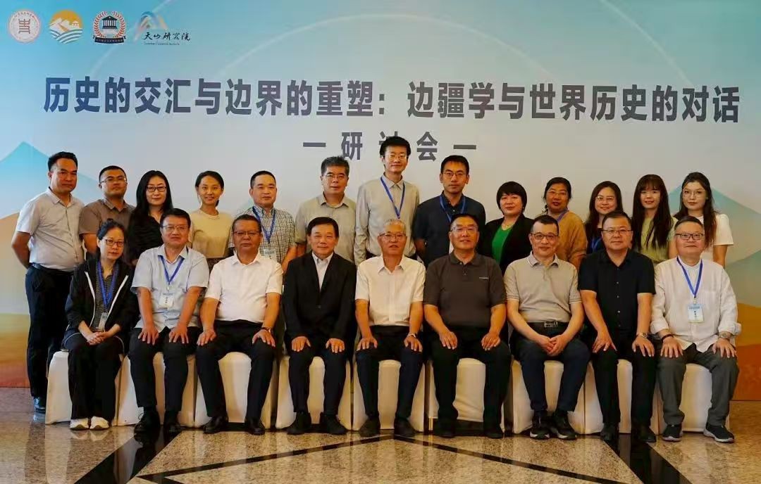 “世界历史中的边疆治理研究”课题组一行赴新疆调研