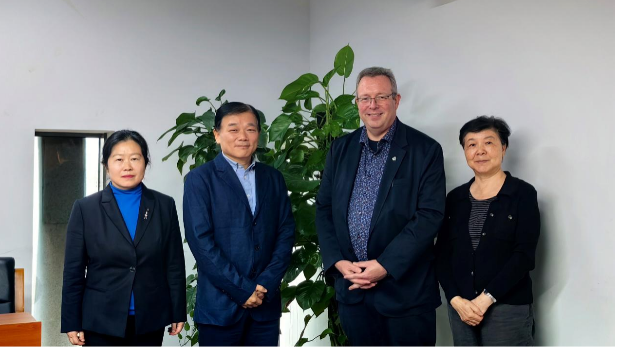 加拿大滑铁卢大学瑞纳森大学学院校长马克·杰瑞博士到访世界历史研究所